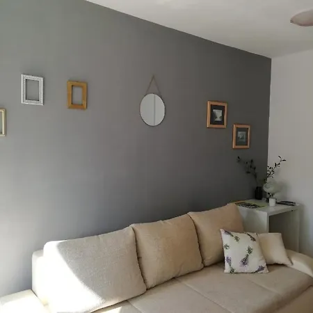 4 Me Apartment *